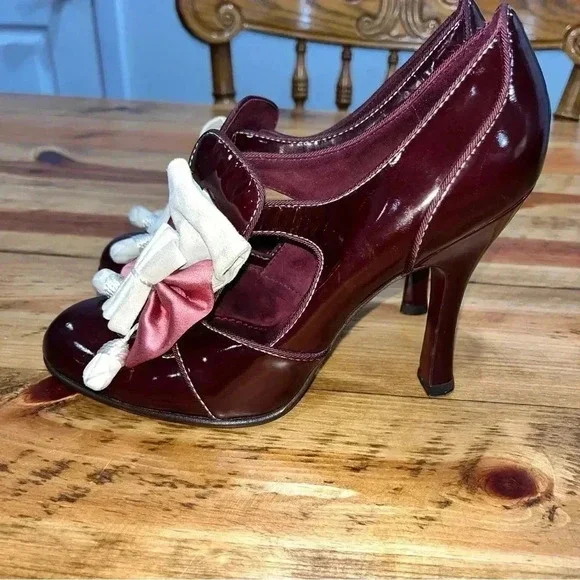 Louis Vuitton Balmoral Bordeaux Tassel heels wine patent leather, coquette girl - Picture 5 of 14
